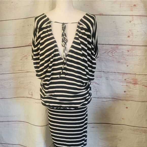 Alice + Olivia Striped Ruched Side Dress Size S - Picture 2 of 6